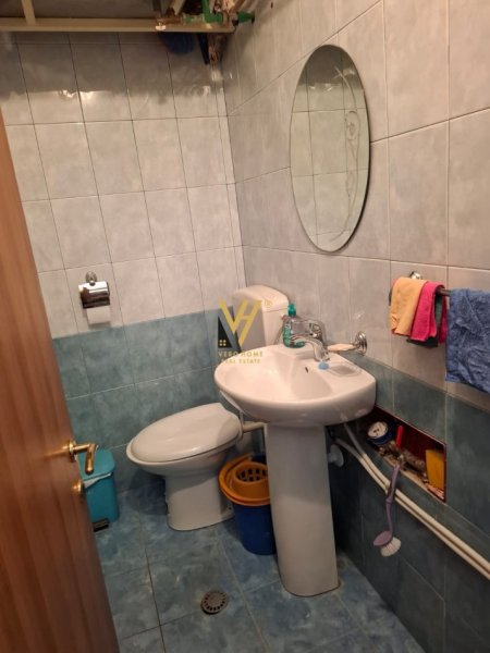 Tirane, jepet me qera zyre Kati 0, 32 m² 400 € (DONIKA CENTER)