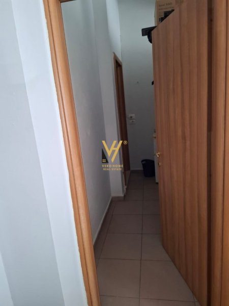 Tirane, jepet me qera zyre Kati 0, 32 m² 400 € (DONIKA CENTER)