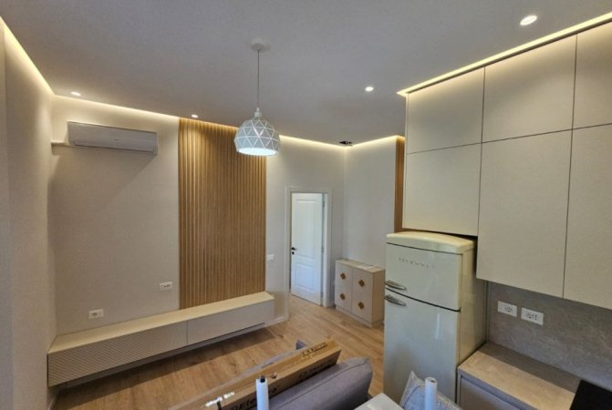 Tirane, jepet me qera apartament 1+1 Kati 1, 55 m² 700 € (Qender)