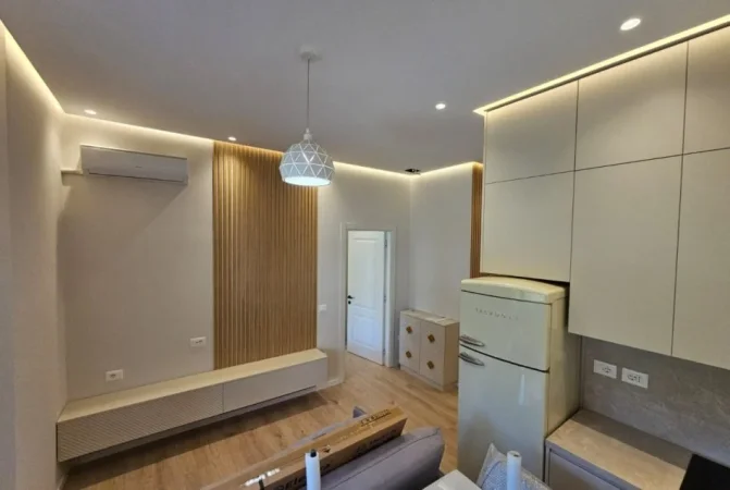 Tirane, jepet me qera apartament 1+1 Kati 1, 55 m² 700 € (Qender)