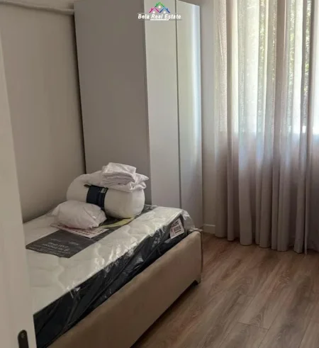 Tirane, jepet me qera apartament 2+1+Ballkon Kati 1, 90 m² 1.000 € (qender)