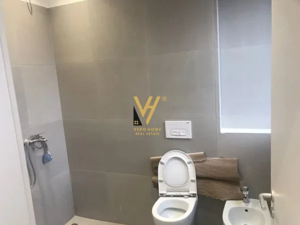 Tirane, jepet me qera apartament 2+1+Ballkon Kati 2, 134 m² 1.500 € (LIQENI I THATE , GREEN VALLEY)