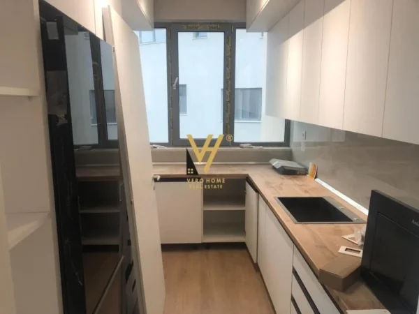 Tirane, jepet me qera apartament 2+1+Ballkon Kati 2, 134 m² 1.500 € (LIQENI I THATE , GREEN VALLEY)