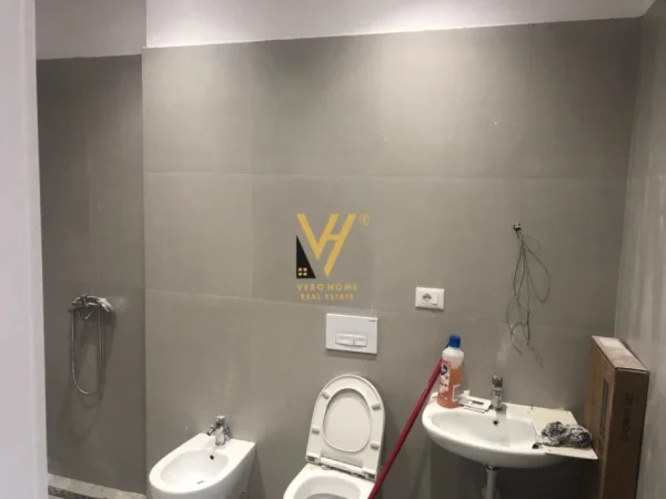 Tirane, jepet me qera apartament 2+1+Ballkon Kati 2, 134 m² 1.500 € (LIQENI I THATE , GREEN VALLEY)