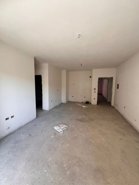 Tirane, shitet apartament 2+1+Ballkon Kati 5, 94 m² 165.000 € (Yzberisht)