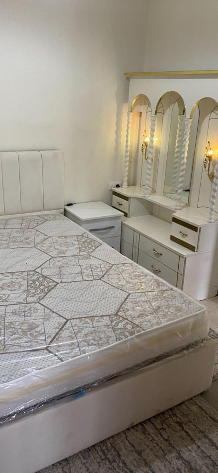 Tirane, jap me qera apartament 2+1+Ballkon Kati 3, 112 m² 600 € (Qender Rruga Bardhok Biba)