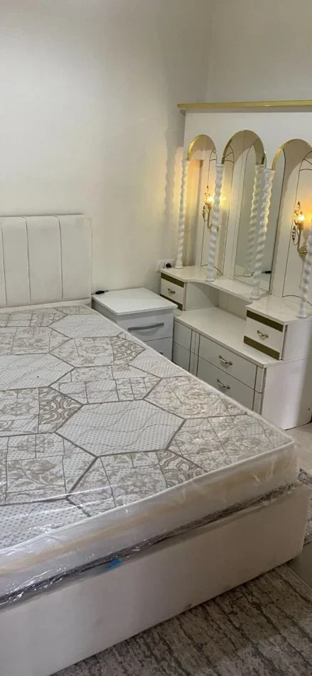 Tirane, jap me qera apartament 2+1+Ballkon Kati 3, 112 m² 600 € (Qender Rruga Bardhok Biba)