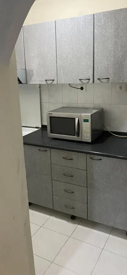 Tirane, jap me qera apartament 2+1+Ballkon Kati 3, 112 m² 600 € (Qender Rruga Bardhok Biba)