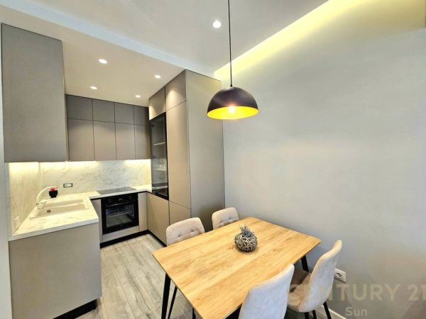 Tirane, jepet me qera apartament 1+1 Kati 6, 77 m² 800 € (Liqeni i Thate)