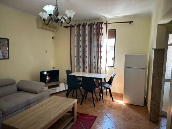 Apartament 1+1 me qera ne laprake, prane Kupoles (40,000 leke)