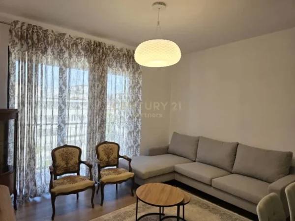 Tirane, jepet me qera apartament 2+1+Aneks+Ballkon Kati 3, 100 m² 800 € (Don Bosko)