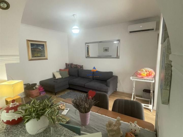 Tirane, jepet me qera ambjent biznesi Kati 4, 56 m² 500 € (RRUGA MEMO METO, ISH RESTORANT DURRESI)