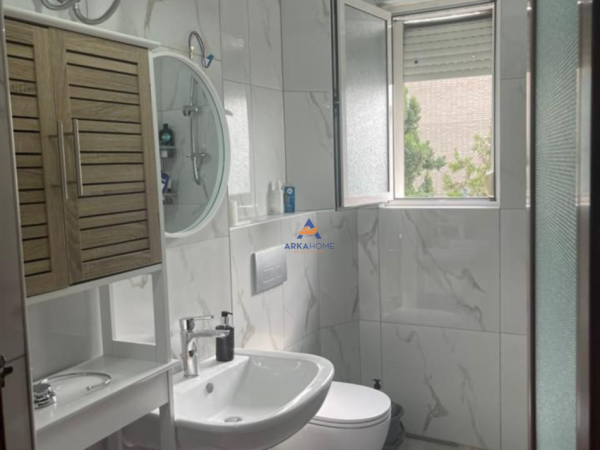 Tirane, jepet me qera ambjent biznesi Kati 4, 56 m² 500 € (RRUGA MEMO METO, ISH RESTORANT DURRESI)