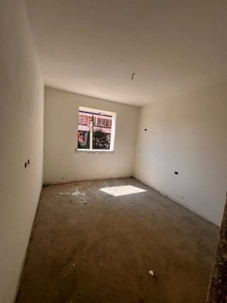 Tirane, shitet apartament 2+1+Aneks+Ballkon Kati 3, 94 m² 165.000 € (Prane KMY-se)