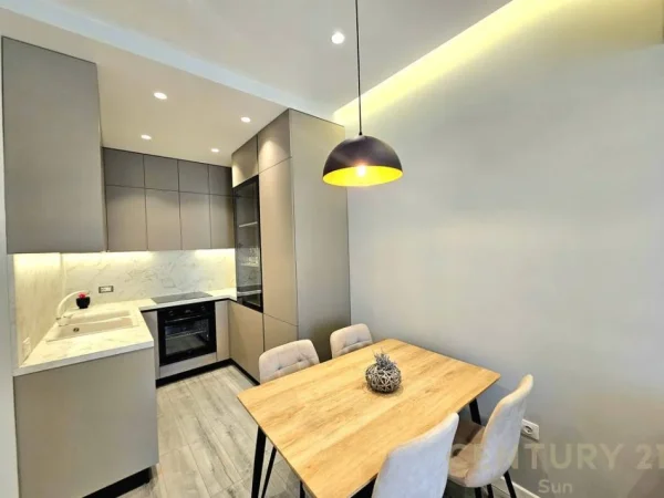 Tirane, jepet me qera apartament 1+1 Kati 6, 77 m² 800 € (Raddison)