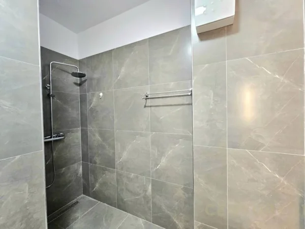 Tirane, jepet me qera apartament 1+1 Kati 6, 77 m² 800 € (Raddison)