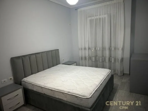 Tirane, jepet me qera apartament 2+1 Kati 5, 99 m² 700 € (Stadiumi Dinamo)