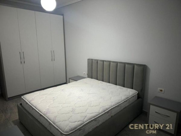 Tirane, jepet me qera apartament 2+1 Kati 5, 99 m² 700 € (Stadiumi Dinamo)