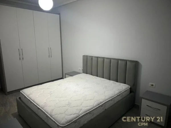 Tirane, jepet me qera apartament 2+1 Kati 5, 99 m² 700 € (Stadiumi Dinamo)