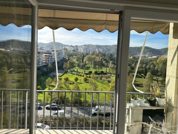 Tirane, jepet me qera apartament 2+1 Kati 5, 99 m² 700 € (Stadiumi Dinamo)