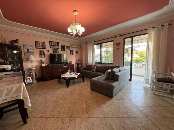 Tirane, shitet apartament 3+1+Ballkon Kati 3, 132 m² 225.000 € (Ali Demi)