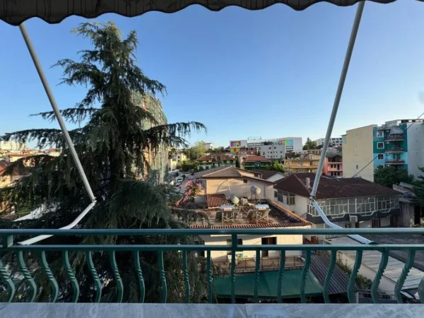 Tirane, shitet apartament 3+1+Ballkon Kati 3, 132 m² 225.000 € (Ali Demi)