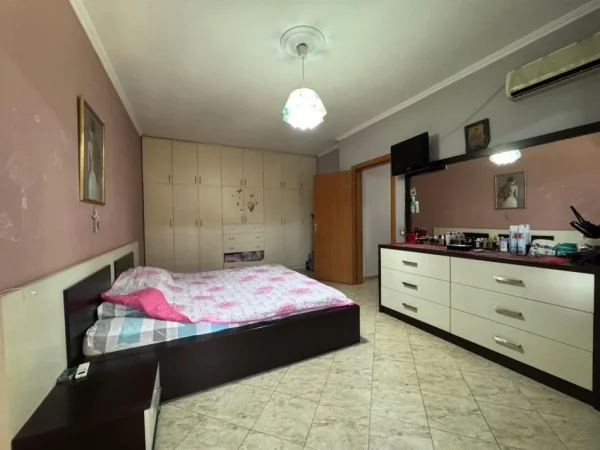Tirane, shitet apartament 3+1+Ballkon Kati 3, 132 m² 225.000 € (Ali Demi)