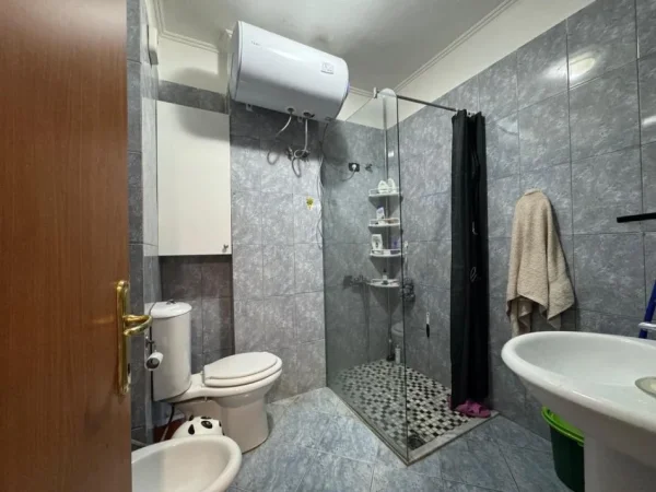 Tirane, shitet apartament 3+1+Ballkon Kati 3, 132 m² 225.000 € (Ali Demi)