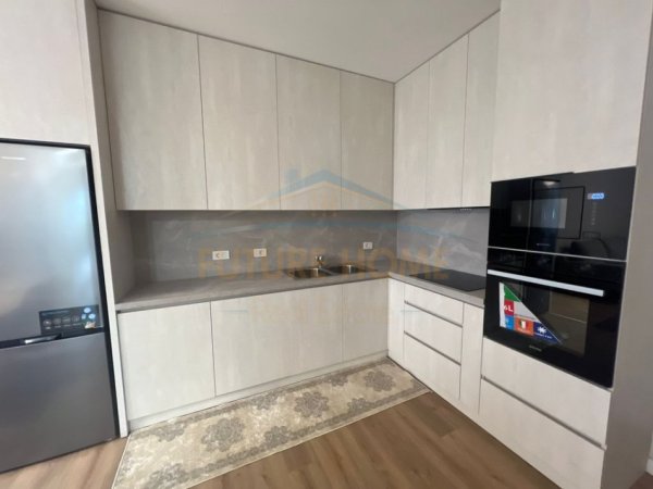 Tirane, jepet me qera apartament 2+1+Ballkon Kati 3, 117 m² 800 € (Don Bosko)