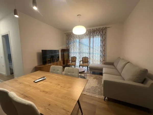 Tirane, jepet me qera apartament 2+1+Ballkon Kati 3, 117 m² 800 € (Don Bosko)