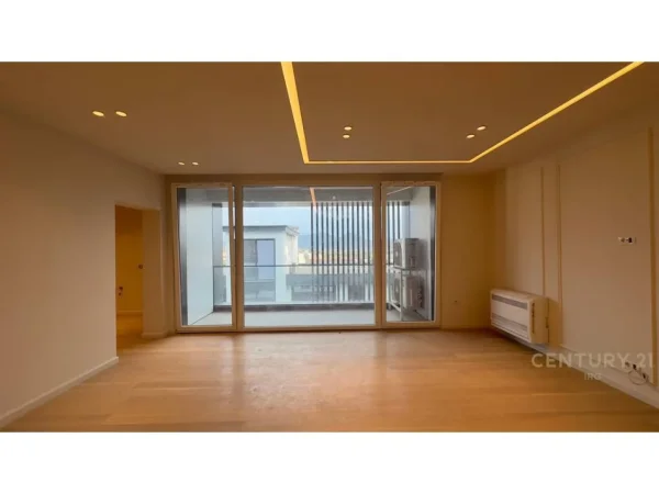 Tirane, shes apartament 3+1+Ballkon Kati 2, 153 m² 370.000 € (Pallati Brigadave)