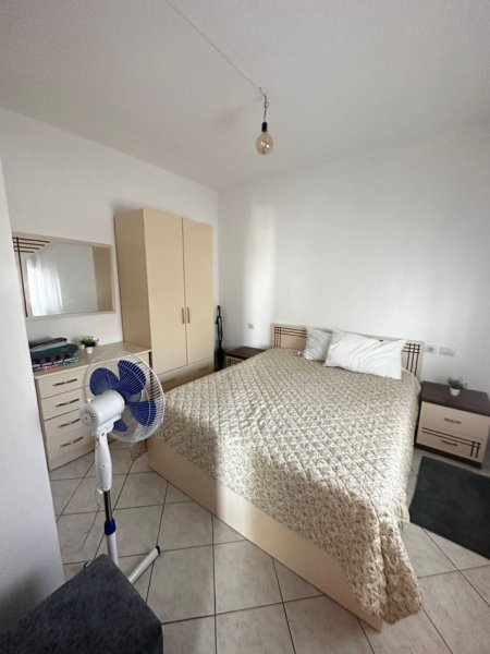 Durres, jepet me qera apartament 1+1+Ballkon Kati 9, 350 € (Apartament me Qera Plazh,Rrota Kuqe • 350€ neto)