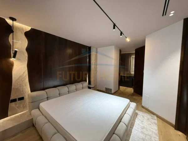 Tirane, shitet apartament 3+1+Ballkon Kati 2, 197 m² 700.000 € (Rruga e Kavajes)