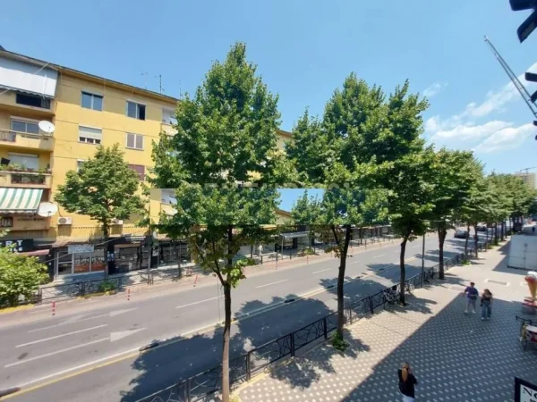 Tirane, jepet me qera ambjent biznesi Kati 0, 240 m² 6.000 € (RRUGA E DURRESIT)