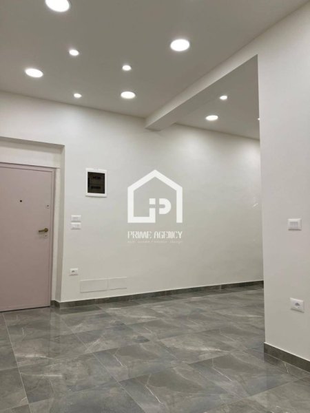 Tirane, shitet dyqan Kati 0, 66 m² 475.000 € 