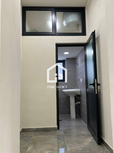Tirane, shitet dyqan Kati 0, 66 m² 475.000 € 