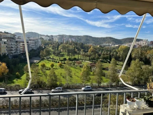Tirane, jepet me qera apartament 2+1 Kati 5, 99 m² 700 € (TEK KOMPLEKSI DINAMO)