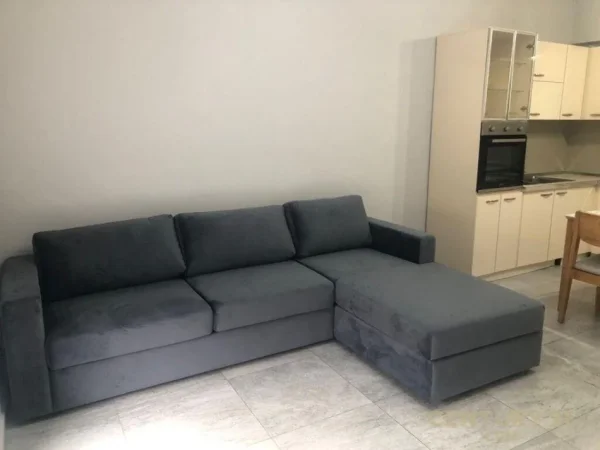 Tirane, jepet me qera apartament 2+1 Kati 5, 99 m² 700 € (TEK KOMPLEKSI DINAMO)