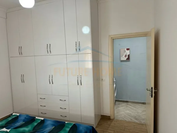 Tirane, jepet me qera apartament 1+1+Ballkon Kati 9, 152 m² 470 € 