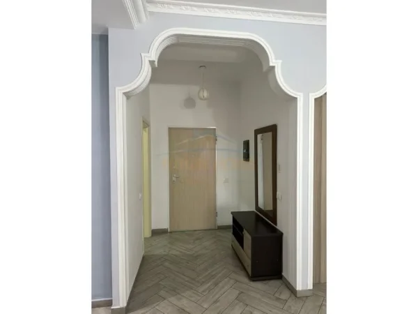 Tirane, jepet me qera apartament 1+1+Ballkon Kati 9, 152 m² 470 € 