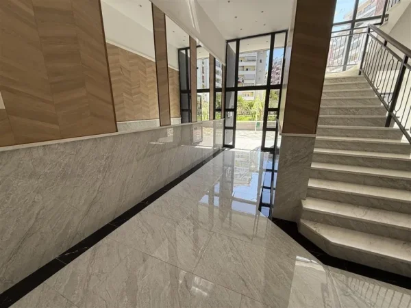 Tirane, jepet me qera apartament 3+1+Ballkon Kati 8, 115 m² 600 € (ASTIR)