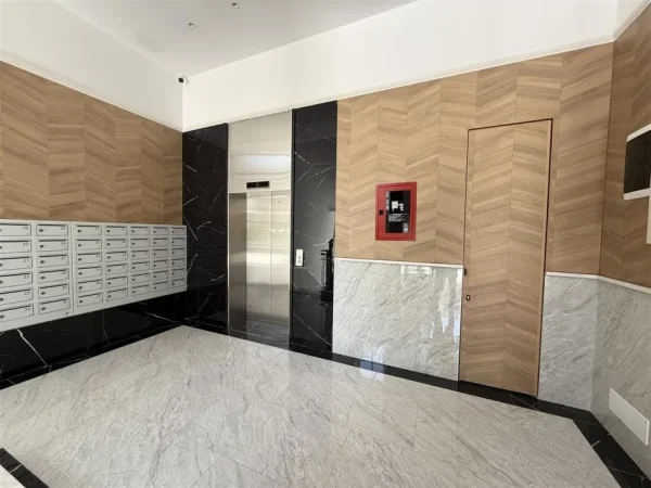 Tirane, jepet me qera apartament 3+1+Ballkon Kati 8, 115 m² 600 € (ASTIR)