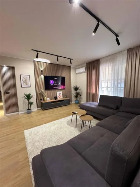 Tirane, jepet me qera apartament 2+1+Ballkon Kati 4, 112 m² 1.500 € (BLLOKU PETRO NINI)