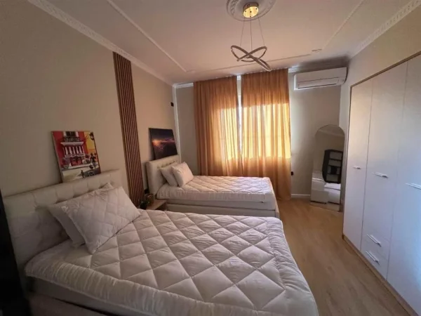 Tirane, jepet me qera apartament 2+1+Ballkon Kati 4, 112 m² 1.500 € (BLLOKU PETRO NINI)
