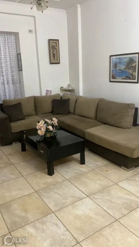 Tirane, jepet me qera apartament 1+1+Ballkon Kati 2, 60 m² 400 € (YZBERISHT)