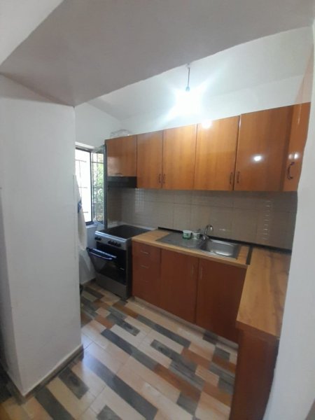 Tirane, jepet me qera apartament 2+1+Ballkon Kati 1, 78 m² 500 € (Rruga Dibres, Prane Shkolles Bashkuar)