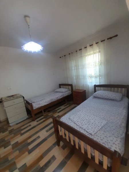 Tirane, jepet me qera apartament 2+1+Ballkon Kati 1, 78 m² 500 € (Rruga Dibres, Prane Shkolles Bashkuar)