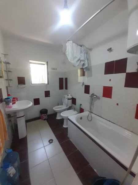 Tirane, jepet me qera apartament 2+1+Ballkon Kati 1, 78 m² 500 € (Rruga Dibres, Prane Shkolles Bashkuar)
