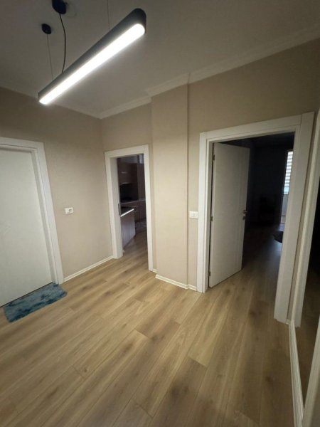 Tirane, jepet me qera apartament 1+1+Ballkon Kati 4, 65 m² 850 € (850)