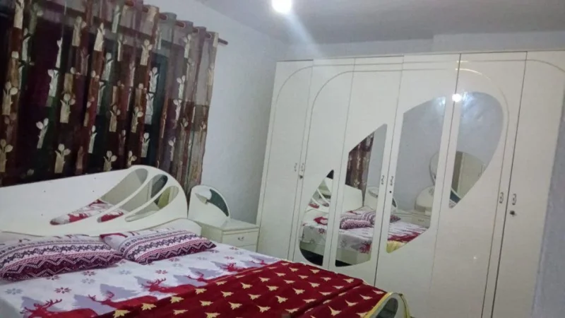 Tirane, jepet me qera apartament 2+1+Ballkon Kati 1, 75 m² 500 € (SHKOLLA E BASHKUAR)